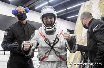 SpaceX returns 4 astronauts to Earth in rare night splashdown