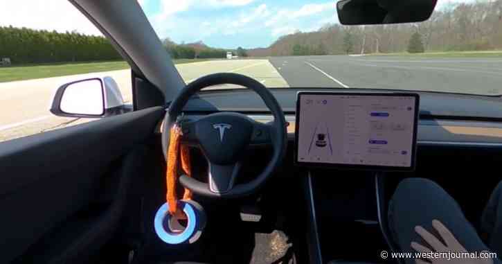 Man Shows How Ridiculously Easy It Is to Get a Tesla to Drive with Nobody Behind the Wheel