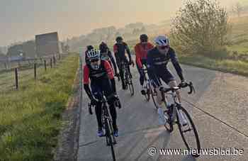 Wielerliefhebbers fietsen 312 kilometer rond Limburg voor het goede doel
