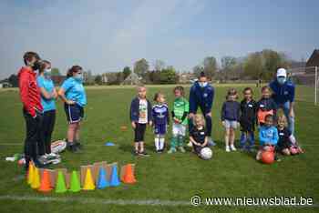Red Flames nemen kijkje op Futbalista Festival