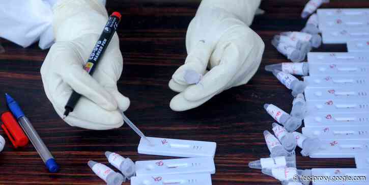 Former FDA commissioner said he's 'not sure' about Biden's India travel ban because COVID-19 variants are already in the US