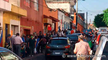 Quejas y empujones en el módulo de vacunación de Cuernavaca - 24 Morelos