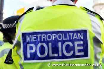 Man found suffering stab injuries in Croydon street