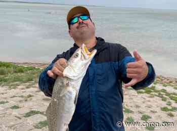 Houston TikToker reels in impressive catch — with his bare hands