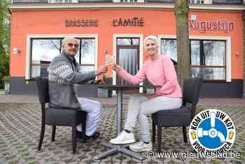 Karine van De Akkerhoeve kiest met brasserie L’Amitié voor iets nieuws: “Als ik mijn ramen aan het kuisen ben, spreekt iedereen mij al aan”