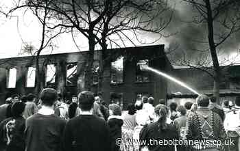 Crowds gathered as major blaze destroyed Farnworth mill