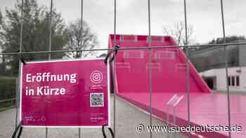 Starnberg: Kunstwerk hinter Gittern, Eröffnung ungewiss - Süddeutsche Zeitung
