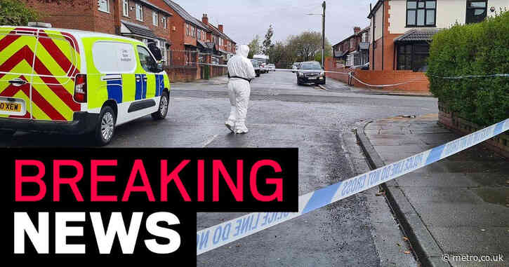 Boy, 15, who knocked on door for help after being stabbed dies