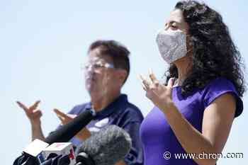 Lina Hidalgo wins national award from prominent Democratic fundraising group