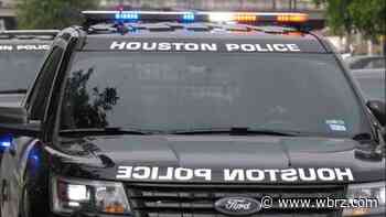 Houston police investigating body found in ditch - WBRZ