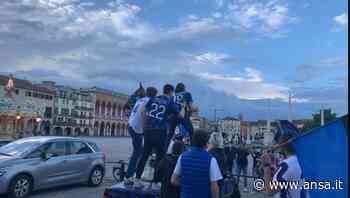 Scudetto Inter: festa tifosi in Prato della Valle a Padova - Agenzia ANSA