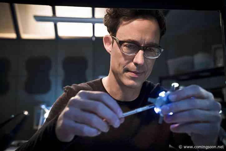 Tom Cavanagh and Carlos Valdes Exiting The Flash