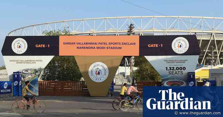 Stranded Australian cricketers weigh up options as they consider fleeing Covid crisis in India