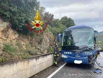 Incidente sulla strada per Olbia, un autobus si scontra con un autotreno - Gallura Oggi