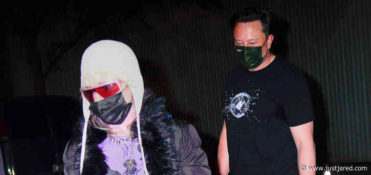Elon Musk & Girlfriend Grimes Grab Dinner in NYC Ahead of His 'SNL' Debut