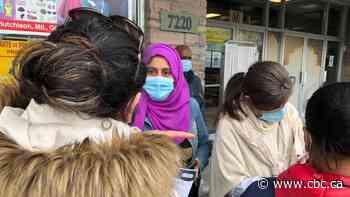 Vaccination rate lagging  in Montreal's Parc-Extension, but residents flock to pop-up clinic