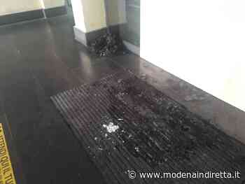 Modena, raid vandalico nella notte in uffici comunali e alla sede Inps. VIDEO&FOTOGALLERY - modenaindiretta.it