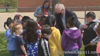 Walz presses lawmakers on summer school plan