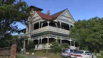 One-off historic Brisbane riverside mansion slips through public hands