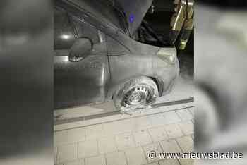 Poging om auto in brand te steken mislukt maar schade is groot