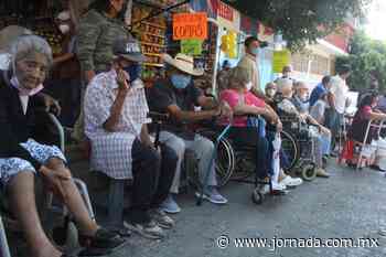 Caos y desorden en segunda jornada de vacunación en Cuernavaca - La Jornada