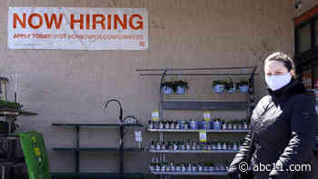 US unemployment claims fall to a pandemic low of 498,000