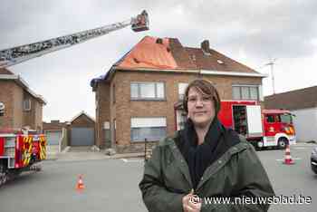 Schepen Ellen ziet dak van gerenoveerde woning afbranden na zware blikseminslag: “Ik kon niet anders dan toekijken”