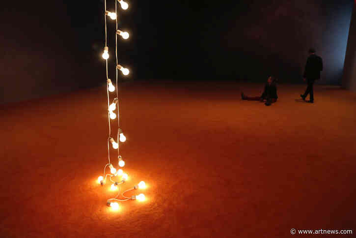 See Images of Felix Gonzalez-Torres’s Poignant Works About Loss and Memory