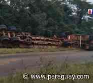 Camión vuelca en San Joaquín - Paraguay.com