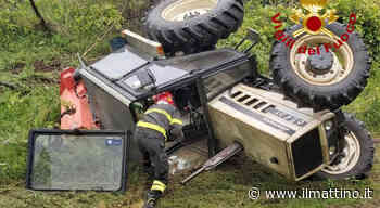Trattore si rovescia nello sfalcio dell'erba: agricoltore in ospedale - Il Mattino