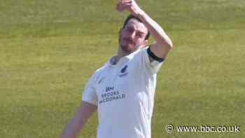 Toby Roland-Jones: Middlesex bowler suffers knee injury