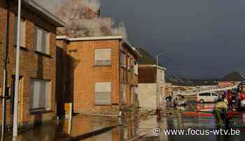 Huis onbewoonbaar door brand na blikseminslag in Zedelgem - Focus en WTV
