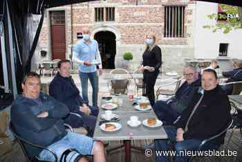 Wandelgroep ‘Vrienden van Zaterdagmorgen’ opent terras De Passerel Merchtem