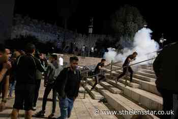 Medics: 200 Palestinians hurt in mosque clashes with Israeli police - St Helens Star