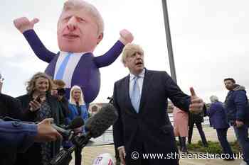Boris Johnson meets 30ft inflatable doppelganger on visit to Hartlepool - St Helens Star