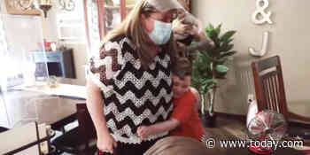 Teacher visits student with leukemia at his home every day so he won't fall behind