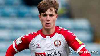 Alex Scott: Bristol City youngster aims for more opportunities - BBC News