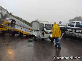 Imprudente conductor provocó accidente en la entrada de Hospital de Teziutlan - desdepuebla.com - DesdePuebla