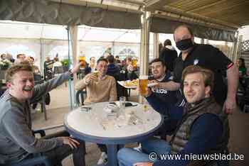 Café De Zevende Hemel vliegt er van 8 uur ’s ochtends stevig in met happy hour