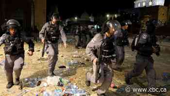 More than 200 Palestinians hurt in night of clashes in Jerusalem, medics say
