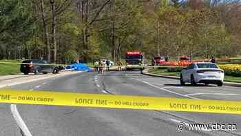 2 dead in single vehicle crash in Mississauga