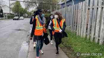 Behind the door-to-door campaign viewed as key to raising Montreal's vaccination rate