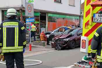 Auto wird bei Unfall in Neunkirchen-Hangard in Schaufenster geschleudert - sol.de