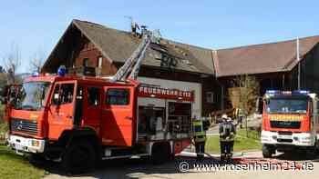 Starker Rauch im Dachgeschoss: 80 Feuerwehrler im Einsatz - 50.000 Euro Schaden