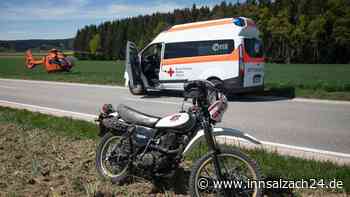 Muttertagsausflug endet per Heli im Krankenhaus: Schwerer Motorradunfall bei Palling
