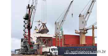 Porto de Imbituba tem alta de 12,6% na movimentação de abril com destaque para os granéis minerais - Portal AHora