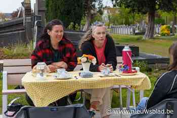 Jo en Liesbet organiseren koffietafel op kerkhof van Gentbrugge: “Achter elk graf zitten verhalen, en die willen we horen”