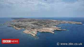 Lampedusa: More than 1,000 migrants arrive on Italian island