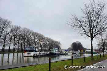 Werken aan het jaagpad langs Kempisch kanaal