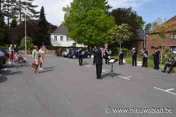 Muziekkapel brandweer speelt ode aan coronaslachtoffers<BR />